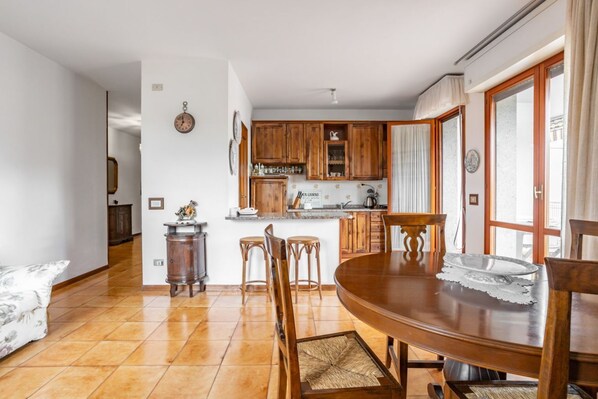 Dining - Spacious and bright 130 sqm apartment, perfect for 4 people, located on the second floor of a building WITHOUT a lift (stairs to access it).The apartment is located 4.1 km from the center of Lucca: in just 13 minutes by bus you can reach the National Mus (Lucca)