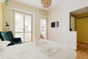 Iron/ironing board, WiFi, bed sheets