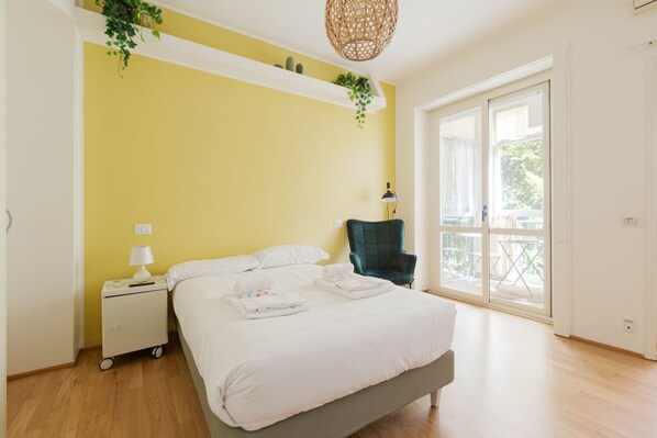 Iron/ironing board, WiFi, bed sheets
