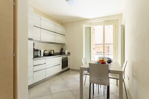 Dining - GuestHost - Little Venice Bright Apartment with Balcony! (Livorno)