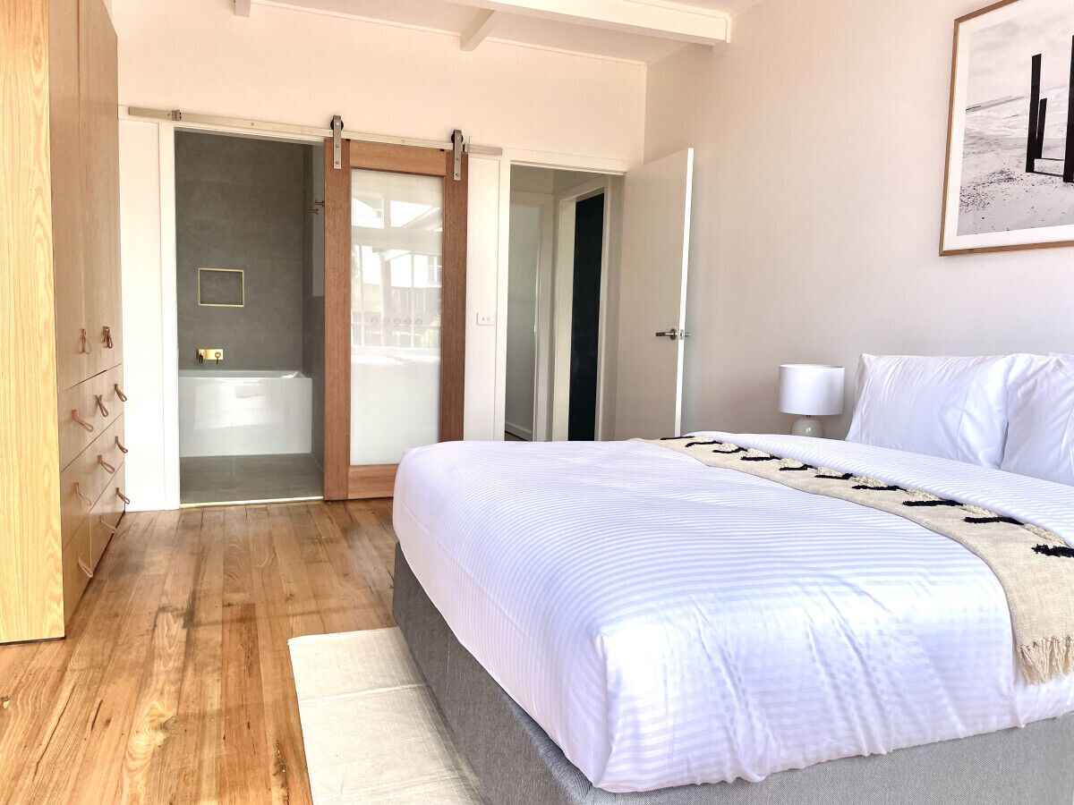 4 bedrooms, desk, iron/ironing board, free WiFi
