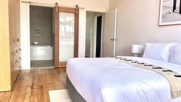 4 bedrooms, desk, iron/ironing board, free WiFi