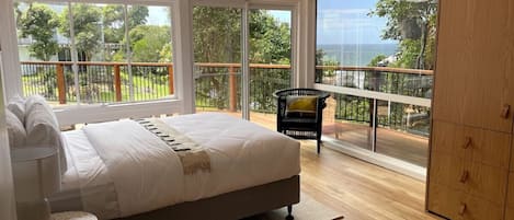 1 dormitorio, escritorio, tabla de planchar con plancha y wifi