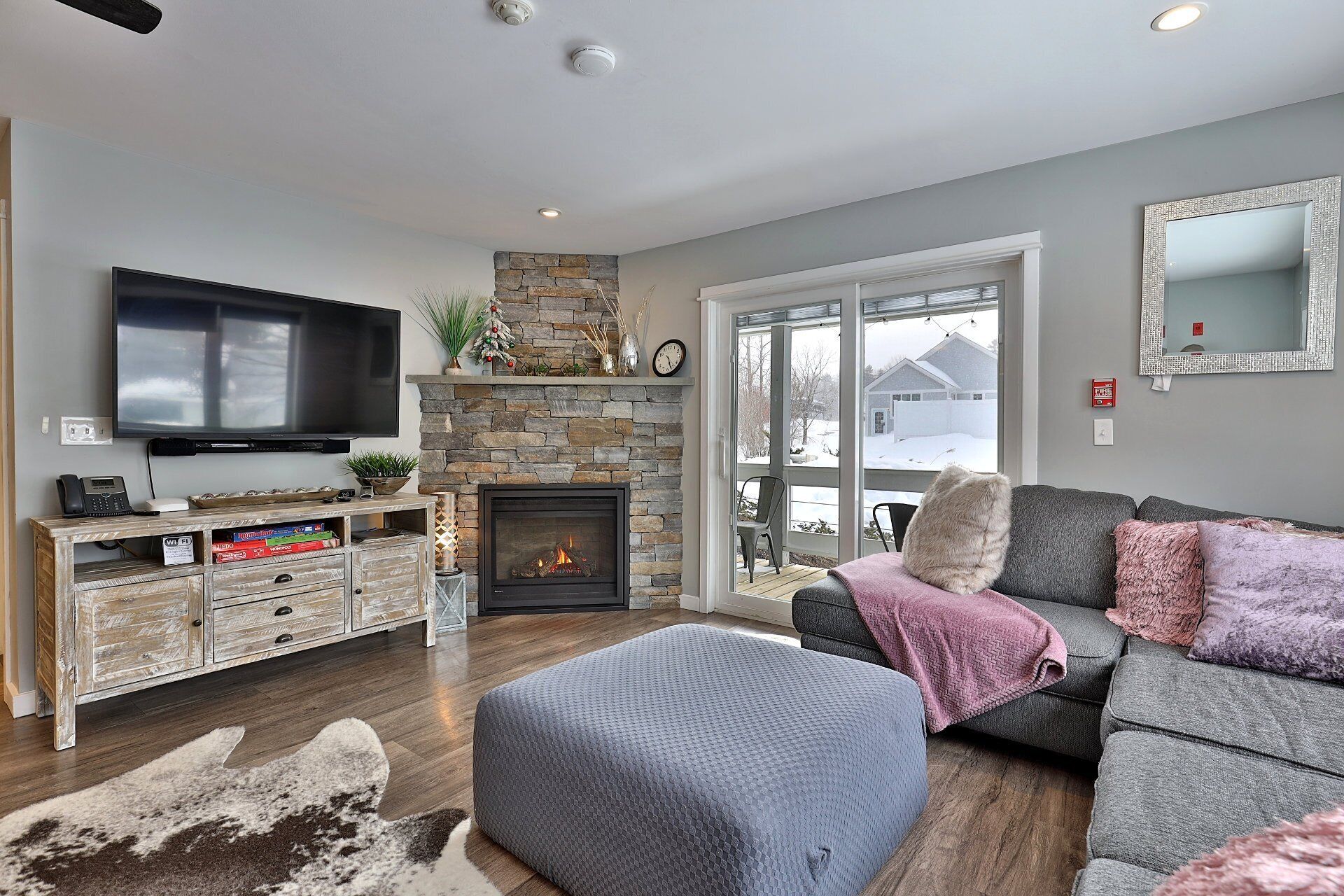 Beautifully Renovated 2 Room, 2 Bath Suite in Killington. Shuttle and Lift Ticket Discounts! 542