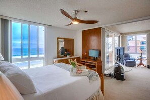 2 bedrooms, iron/ironing board, free WiFi - New Low Rates Len and Marys Beach Front 2 BD Condo (San Diego)