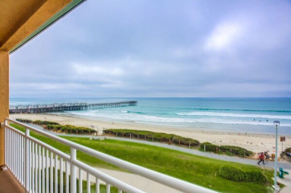On the beach - Special Discounted Rate - Len and Marys Beach Front 2 Bedroom Condo (San Diego)