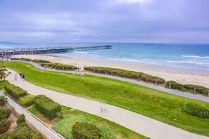 Beach nearby - New Low Rates Len and Marys Beach Front 2 BD Condo (San Diego)