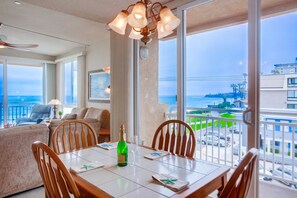 Dining - Special Discounted Rate - Len and Marys Beach Front 2 Bedroom Condo (San Diego)