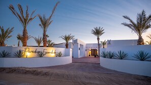 Exterior - A Hidden Paradise: Spacious Beachfront Oasis - Perfect for Families and Retreats (Puerto Peñasco)