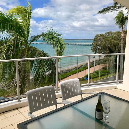 180˚ Water View Apartment - Simply Stunning