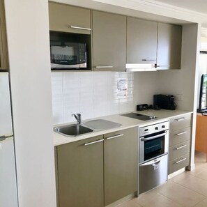 Fridge, microwave, oven, stovetop - 180˚ Water View Apartment - Simply Stunning (Urangan)