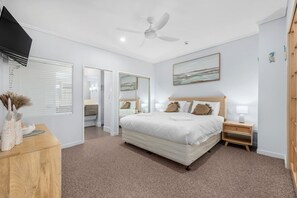 2 soverom, skrivebord, strykejern/-brett og wi-fi