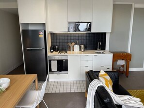 Kühlschrank, Mikrowelle, Ofen, Geschirrspüler