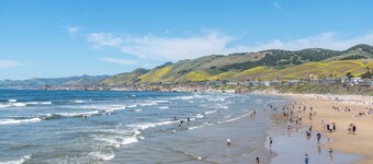 Ocean Paradise Awaits 2 Bed 1 Bath Walk to town and the beach, comfy outdoor area with firepit & bbq