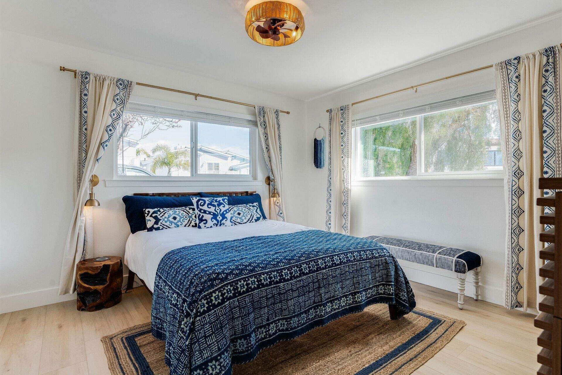 2 makuuhuonetta, työpöytä, silitysrauta/-lauta, ilmainen Wi-Fi