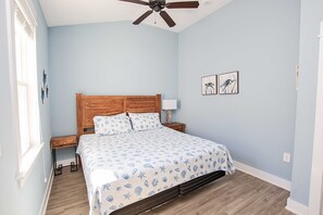 2 bedrooms, iron/ironing board, free WiFi, bed sheets - Oceanside, Comm Pool! Lighthouse Views! Close to beach, BC18B, Oh Whale (Corolla)
