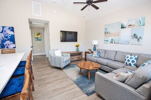 TV, books - Oceanside, Comm Pool! Lighthouse Views! Close to beach, BC18B, Oh Whale (Corolla)