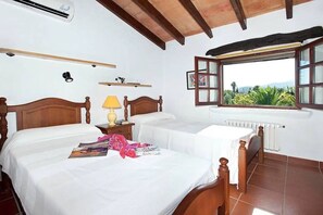 3 bedrooms, free WiFi, bed sheets