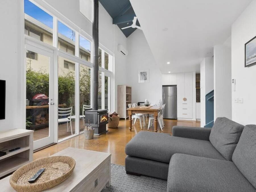 Smart TV 52 pulgadas con canales premium, chimenea, Netflix