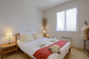 1 多间卧室、熨斗/熨衣板、床单