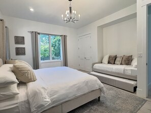 3 bedrooms, desk, iron/ironing board, free WiFi
