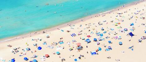 Beach nearby, sun loungers, beach towels