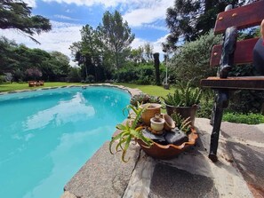 季节性开放的室外游泳池