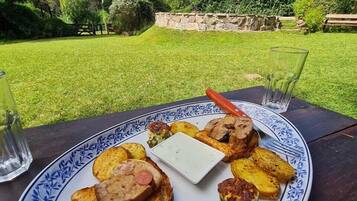 Free daily full breakfast