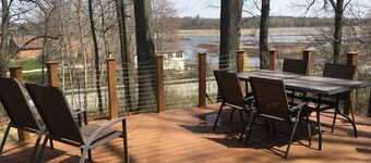 MCM Hilltop Hideaway with a River View. Near Saugatuck. Family & Pet Friendly!
