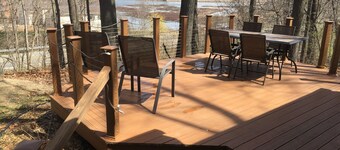 MCM Hilltop Hideaway with a River View. Near Saugatuck. Family & Pet Friendly!
