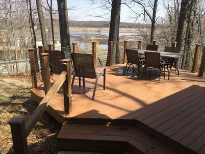 MCM Hilltop Hideaway with a River View. Near Saugatuck. Family & Pet Friendly!
