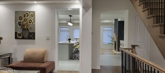 Entire Cozy Home at the heart of Richmond Hill!