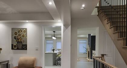 Entire Cozy Home at the heart of Richmond Hill!