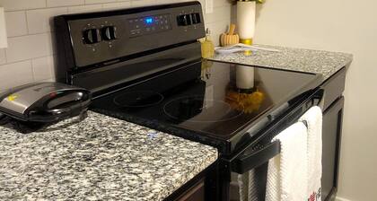 29-day min stays- Pet-friendly home, In-unit laundry, and reliable WiFi.