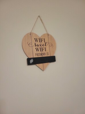 Interior detail - 29-day min stays, In-unit laundry, and reliable WiFi. Corporates stays welcome (Bel Aire)