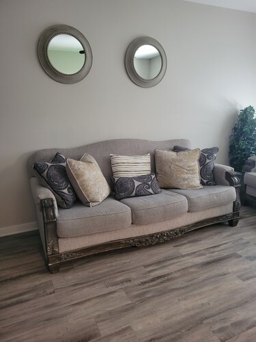 29-day min stays, In-unit laundry, and reliable WiFi. Corporates stays welcome