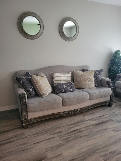 29-day min stays, In-unit laundry, and reliable WiFi. Corporates stays welcome