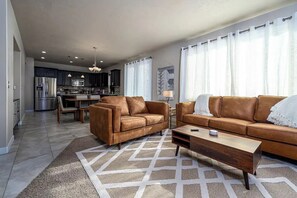 Living area - Elegance: Your Urban Retreat in Salt Lake City

 (South Salt Lake)