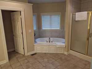 Shower, jetted bath, hair dryer, towels - Luxury Home on 4th fairway of country club! Golf Getaway.  Quality throughout. (Harlan)