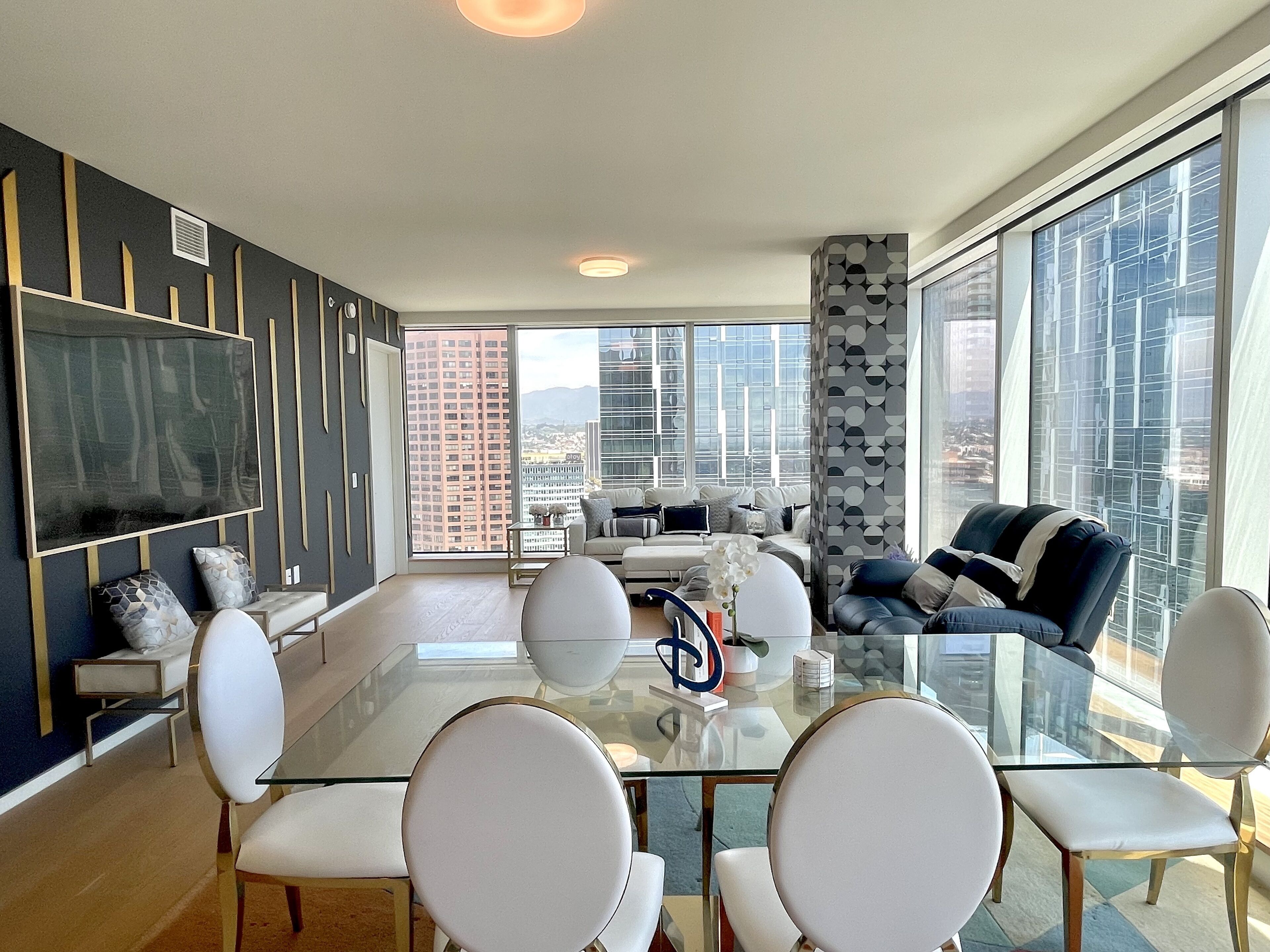 Luxurious 1 Br Condo In The Heart Of Downtown La - 2 Min. Walk To Crypto Stadium - Pasadena, CA