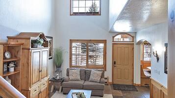 TV connectée, cheminée, espaces bureaux, imprimantes