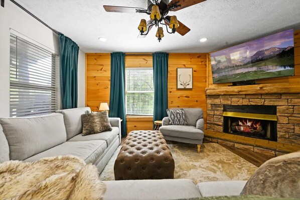 Fireplace, table football - Mountain Clarity: Serene retreat sleeps 8 with brand new hot tub! (Sevierville)