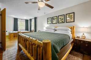 3 bedrooms, desk, iron/ironing board, WiFi - Mountain Clarity: Serene retreat sleeps 8 with brand new hot tub! (Sevierville)
