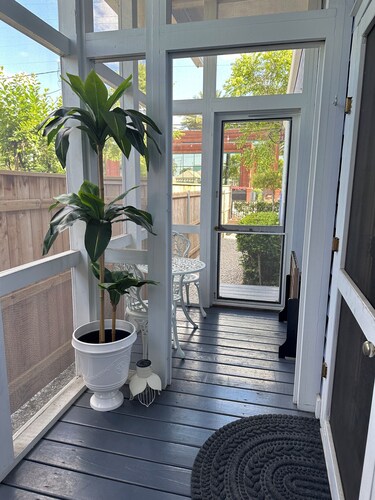 5BR Beautifully Restored Historic New Orleans Home-Privacy Gate & Screened Porch