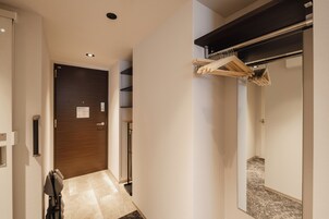 Basic Triple Room | Free WiFi, bed sheets