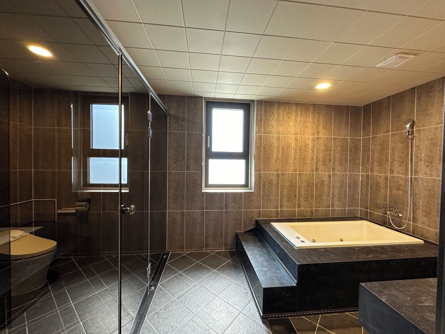Deluxe tweepersoonskamer, bad | Badkamer | Gratis toiletartikelen, een haardroger, pantoffels