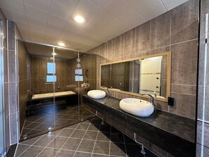 Premium Room | Bathroom | Free toiletries, hair dryer, slippers