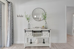 Interior - 4 BR Luxurious Equestrian Pool Home on 2 Acres (Wellington)