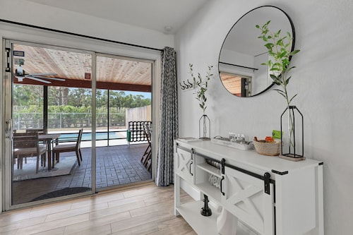 4 BR Luxurious Equestrian Pool Home on 2 Acres