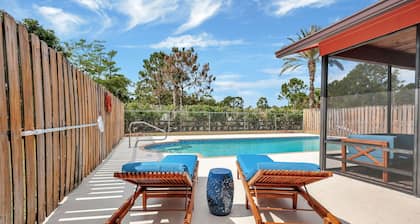 4 BR Luxurious Equestrian Pool Home on 2 Acres